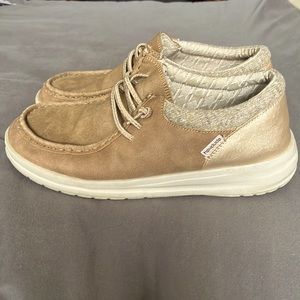 Hey Dude Deck Shoes Women’s Size 8 Tan Casual Classic Slip On Flats Loafer